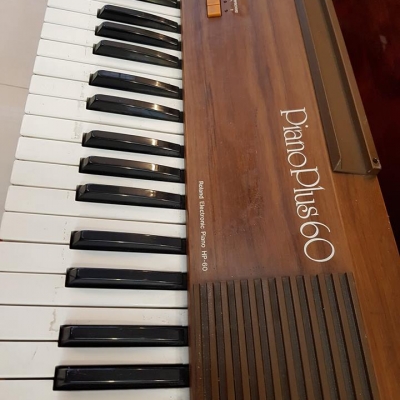 Piano Roland Plus60