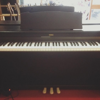 Piano điện Korg C2000 đẹp